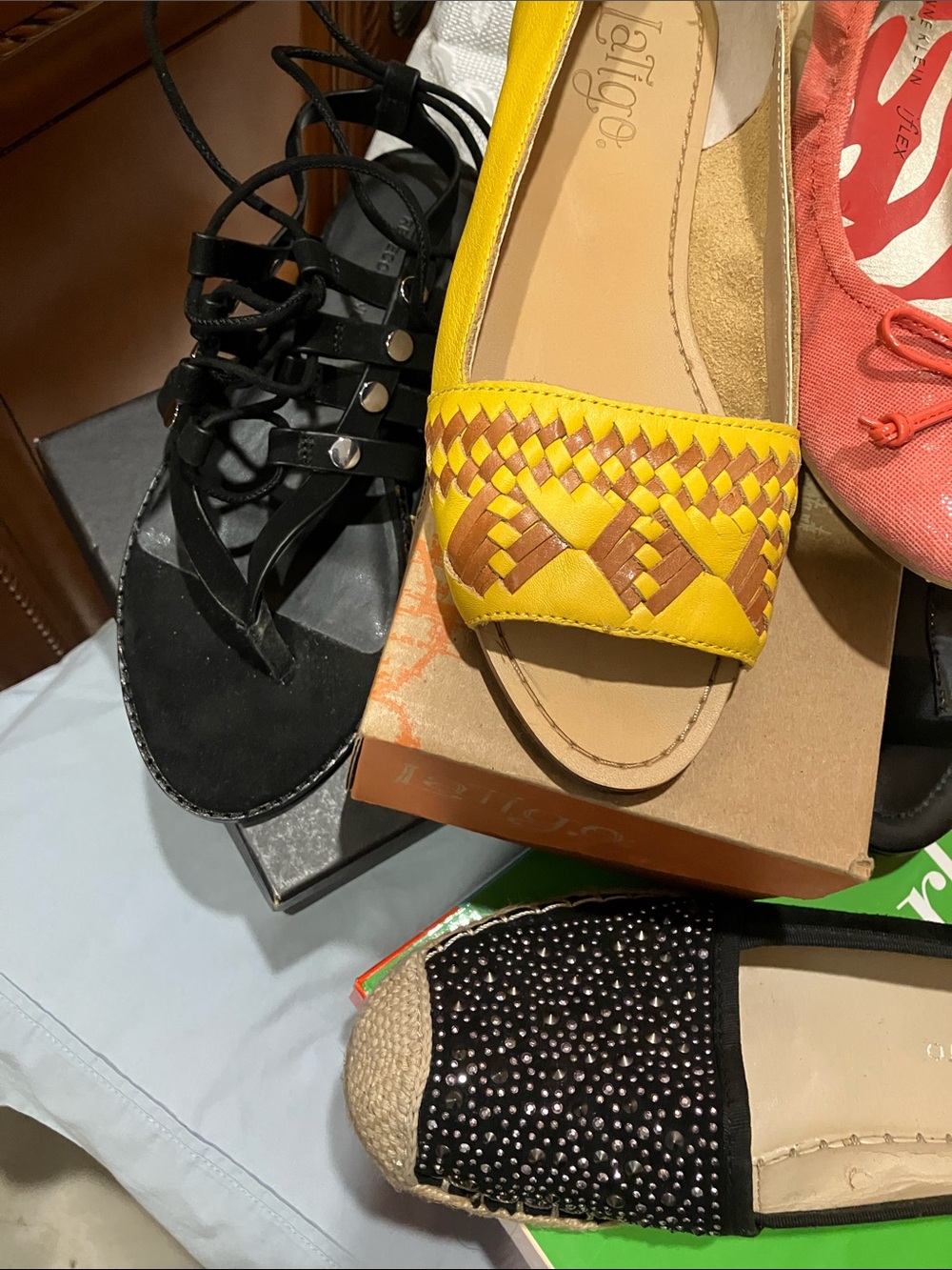 MYSTERY BOX - Picture 2 of 8